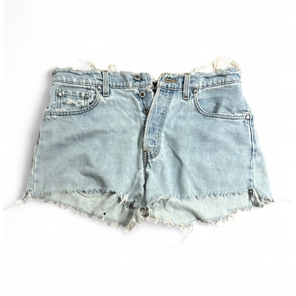 Vintage 90s
Guys fit
Levi’s 
Silver tab
Cut off Jean shorts